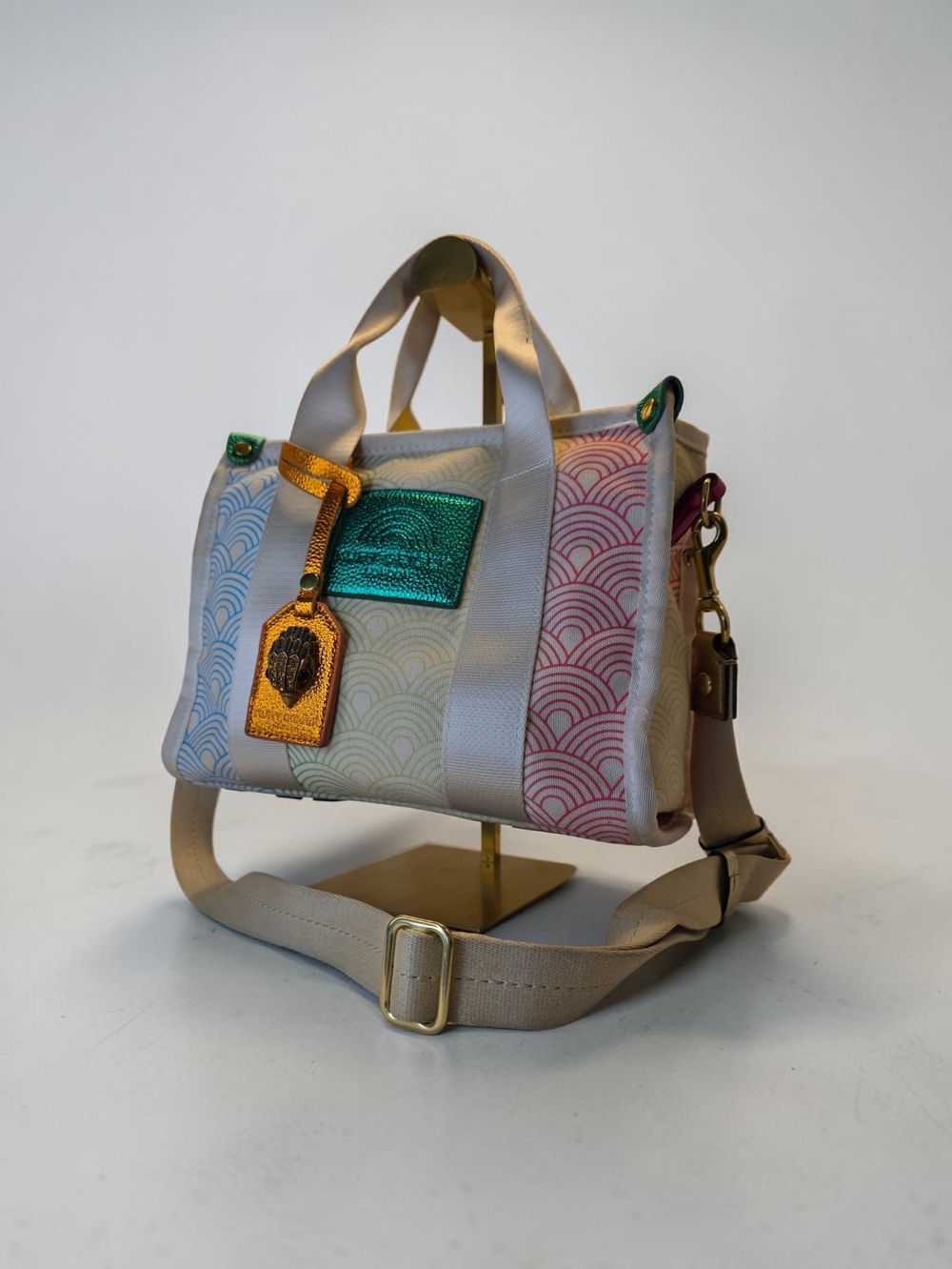 Multicolor Wave-Pattern White Tote with Gold Accent - Picture 10 of 11